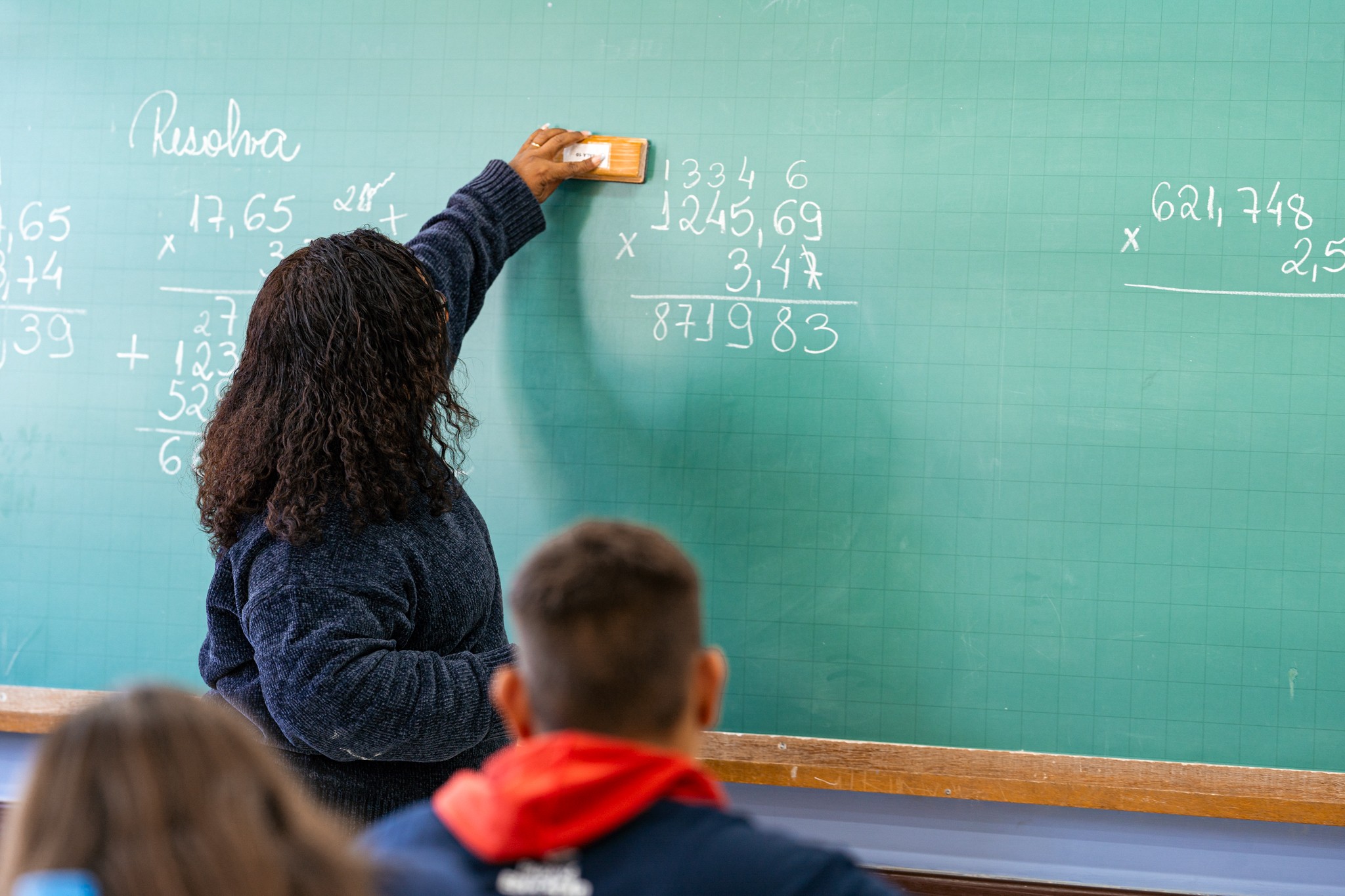 Paraná abre 500 vagas para profissionais da educação com inscrições gratuitas