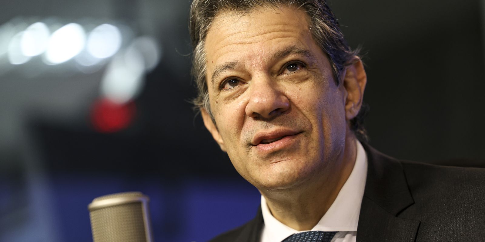 Brasil discute tarifas com EUA em meio à busca por investimentos em tecnologia