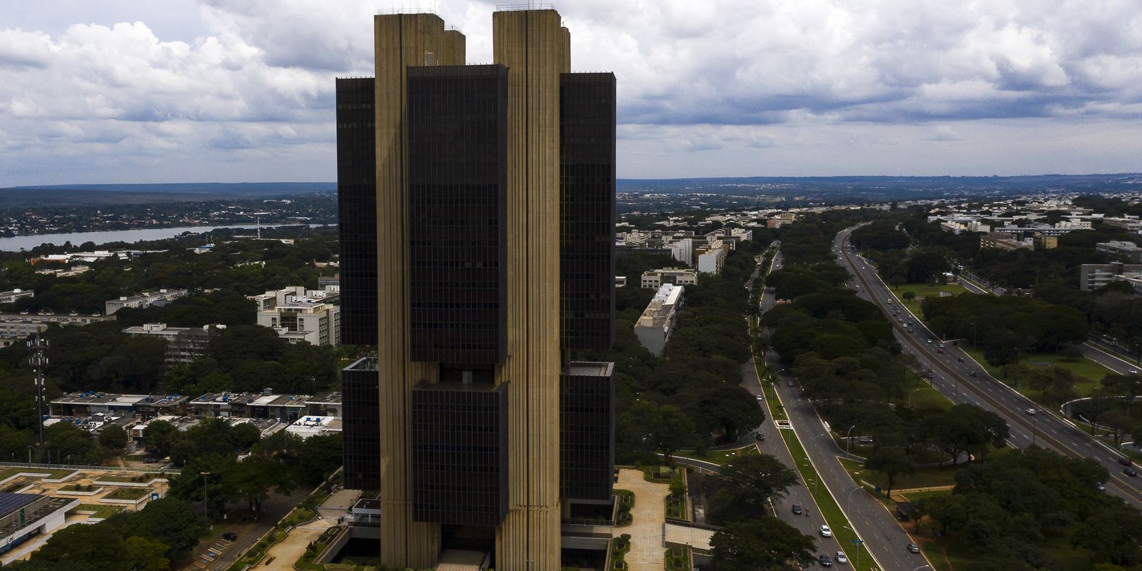 Selic pode chegar a 14,75% hoje: inflação e energia pressionam decisão do Copom