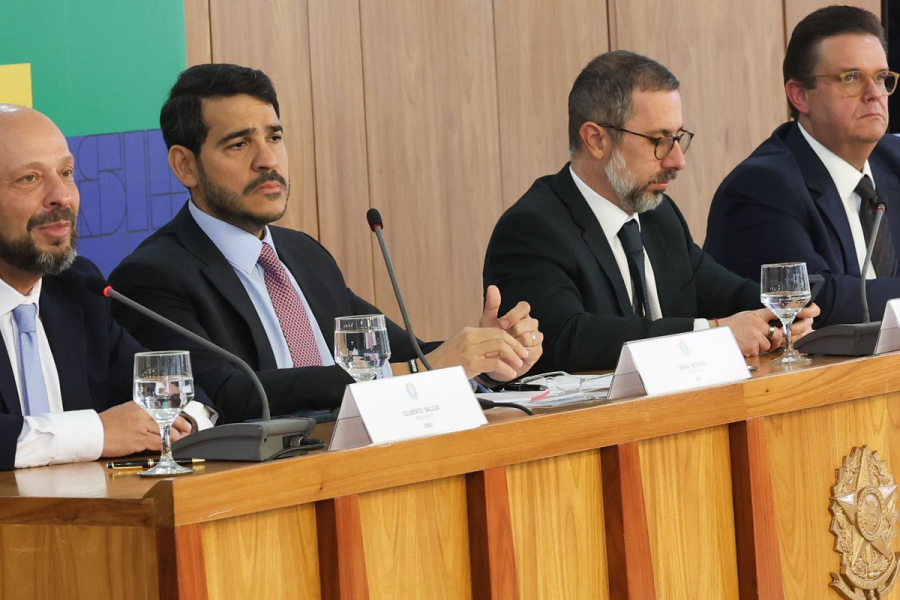 Aposentados do INSS poderão denunciar descontos indevidos a partir do dia 14  Deseja que eu desenvolva o texto completo da matéria com base nesse título?