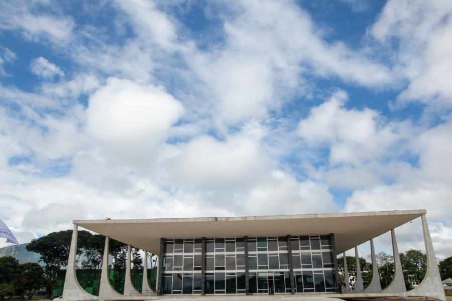 Moraes vota por condenação de Zambelli a 10 anos de prisão por invasão ao CNJ