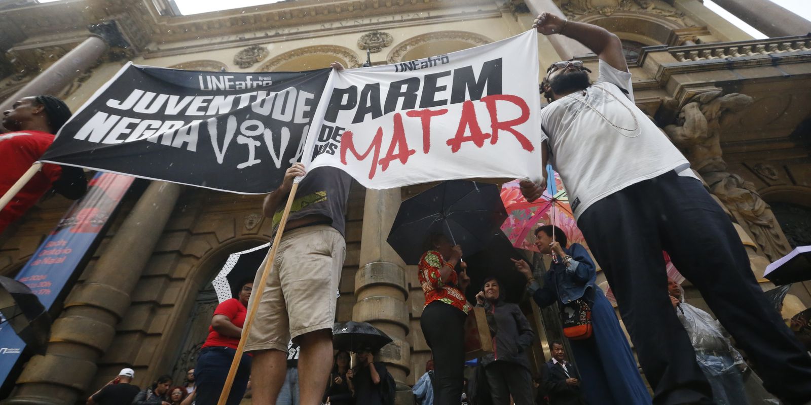 Negros enfrentam risco 2,7 vezes maior de homicídio no Brasil