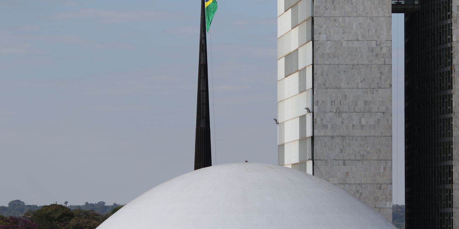 Licenciamento Ambiental em Debate: PL 2159/2021 Enfrenta Resistência e Críticas