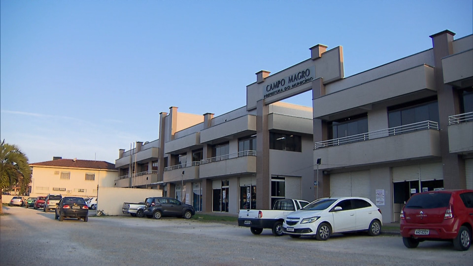 Suspeita de Envolvimento em Assalto Leva à Exoneração de Secretário e Diretor em Campo Magro