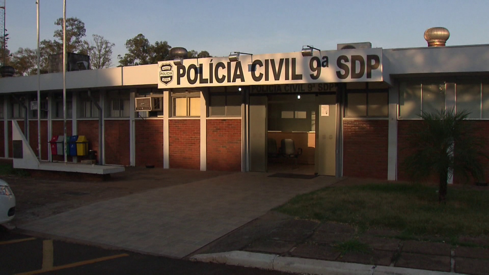 Secretária é presa por desviar R$ 100 mil de clínica médica em Maringá