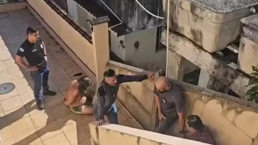 Corpo de idoso é mantido em casa por seis meses: filhos são presos na Ilha do Governador