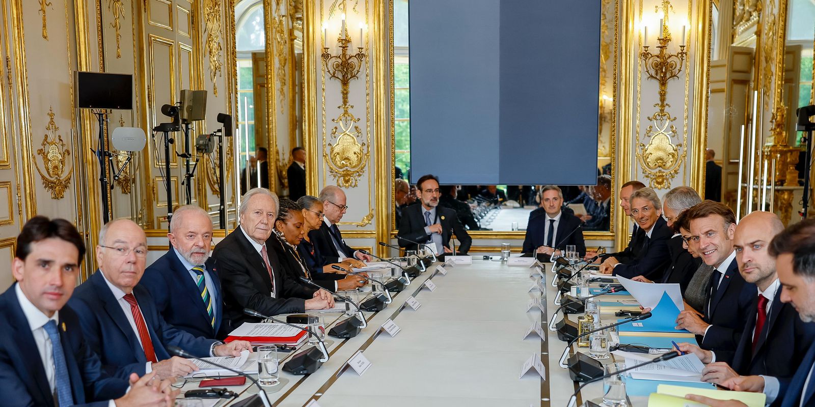 Acordo Mercosul-União Europeia: Macron exige cláusulas ambientais, Lula pede equilíbrio