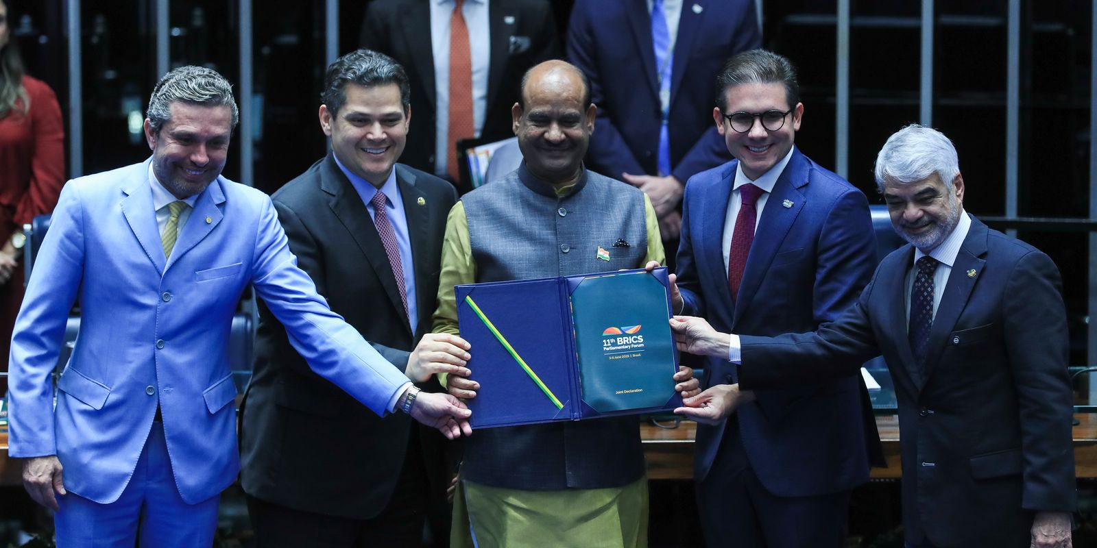 Parlamentos do BRICS criticam barreiras comerciais e pedem equilíbrio no comércio mundial