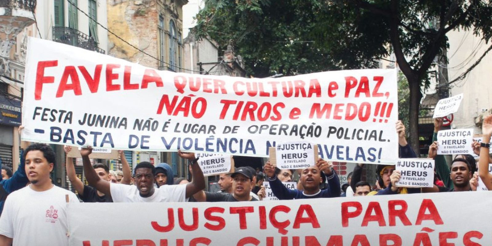 Morte de jovem em operação da PM durante festa junina gera protesto no RJ