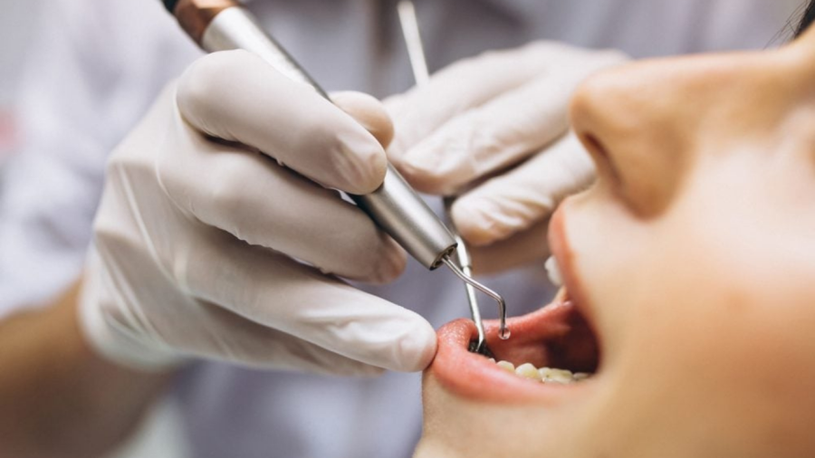Curitiba abre corrida por vaga de cirurgião dentista com salário de até R$ 5,5 mil