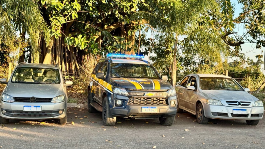 Assaltantes trocam tiros com policiais e abandonam carro roubado na BR-277