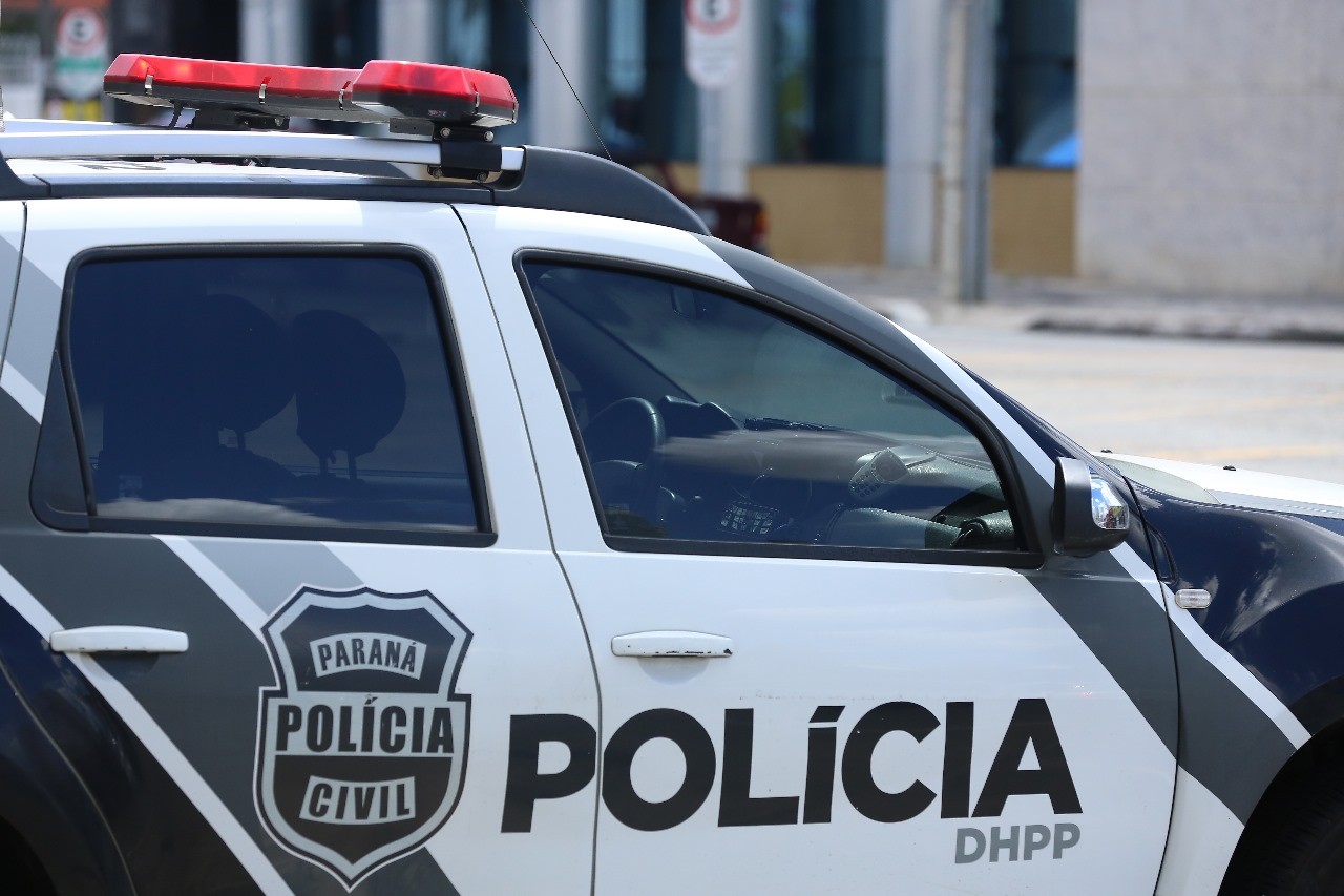 Estudantes são suspeitos de estuprar mulher, furtar os cartões dela e abandoná-la em Curitiba