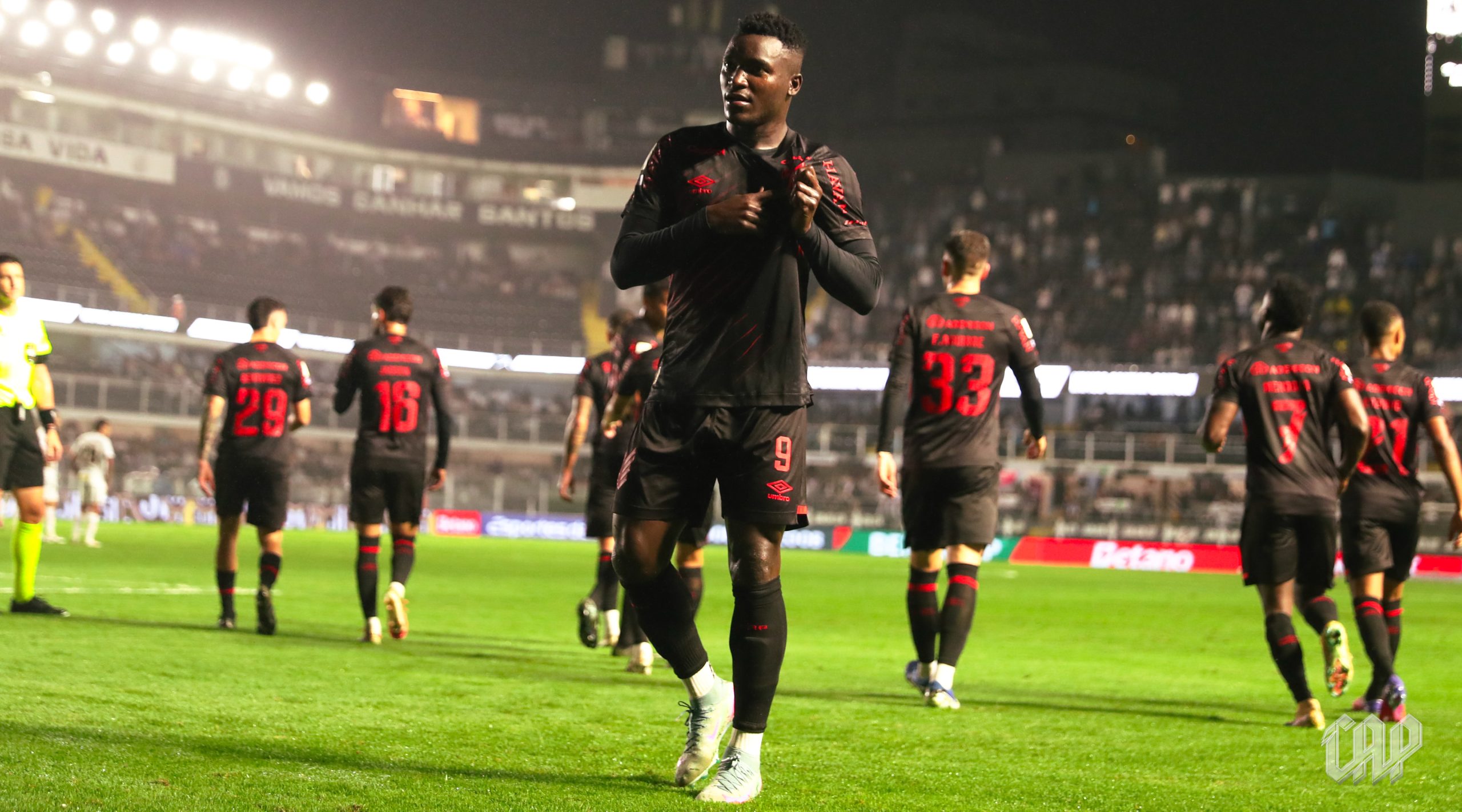 Athletico recebe o Bragantino e Coritiba visita o São Paulo