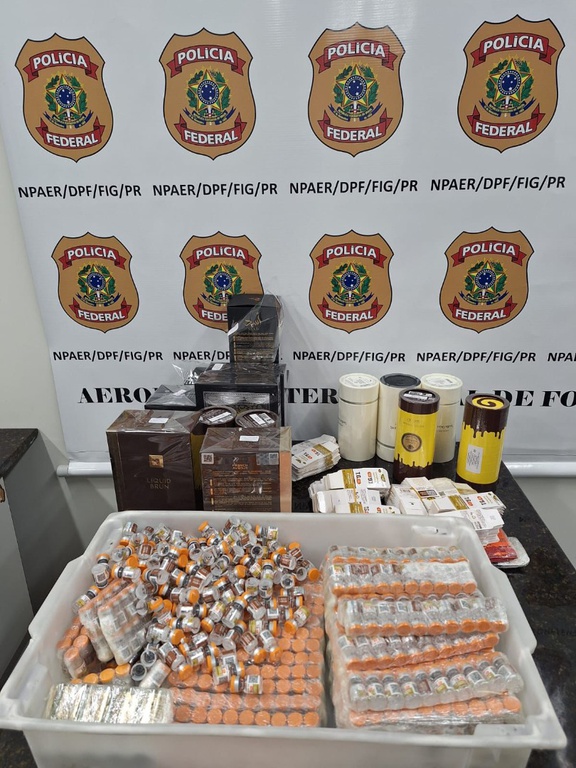 PF apreende 740 ampolas de medicamentos e perfumes no aeroporto de Foz